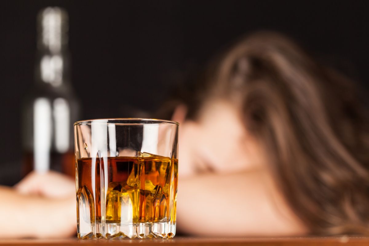 woman struggling with an alcohol addiction