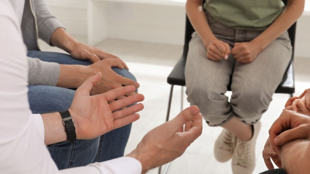 patients sitting in group discussing how long does fentanyl stay in your system