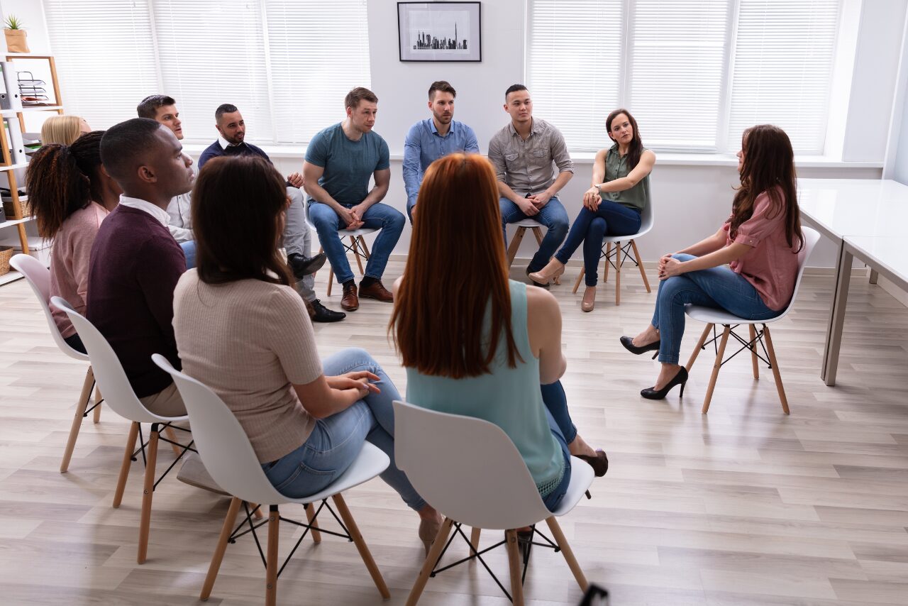 patients sitting in group therapy at lake avenue recovery center discussing why is cocaine so addictive